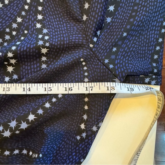 BCBGeneration Sz Sm Starry navy blue blouse with peplum hem - Picture 5 of 6